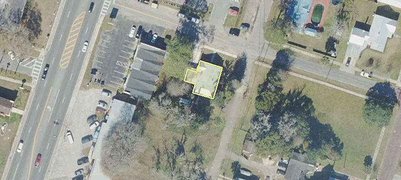 204 Adkins St
