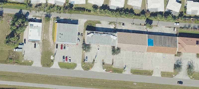 13221 Tamiami Trl