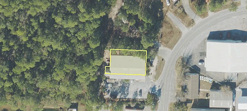 105 Holiday Rd