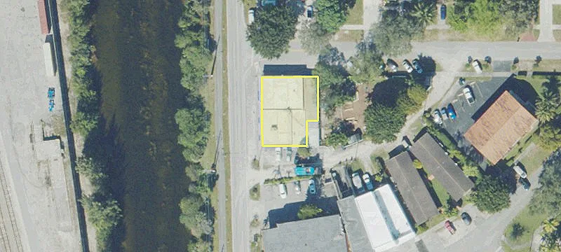 699 Ludlam Dr