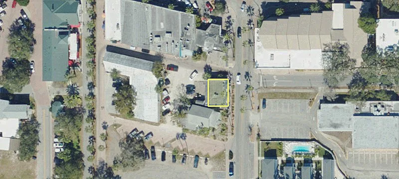 732 Douglas Ave