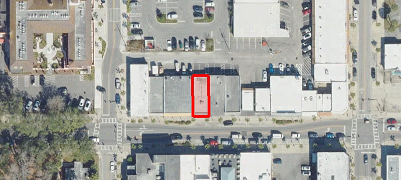 5653 Main St