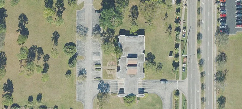 1300 Babcock St