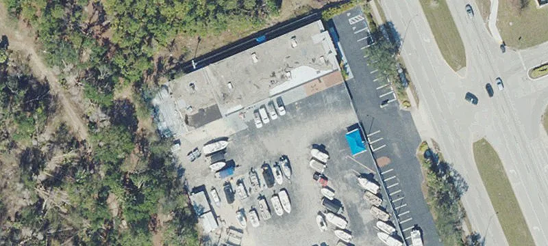 2211 Tamiami Trl