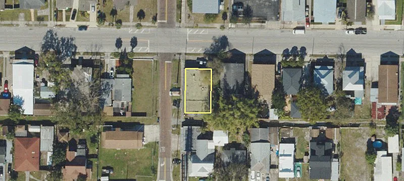 2746 Main St