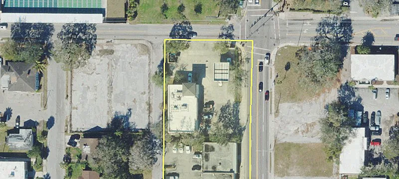 902 Tamiami Trl