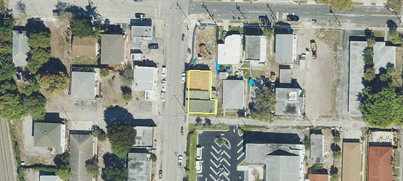 1020 Tamarind Ave