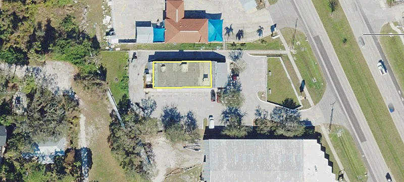 748 Tamiami Trl