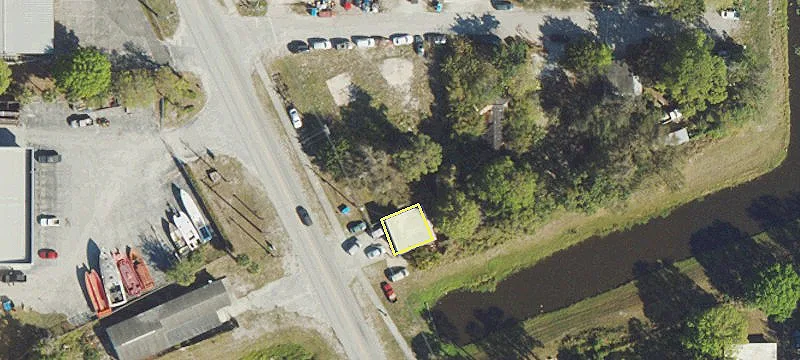 306 Angle Rd