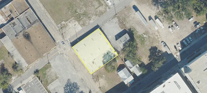825 Dora St