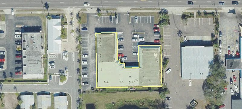 1425 Main St