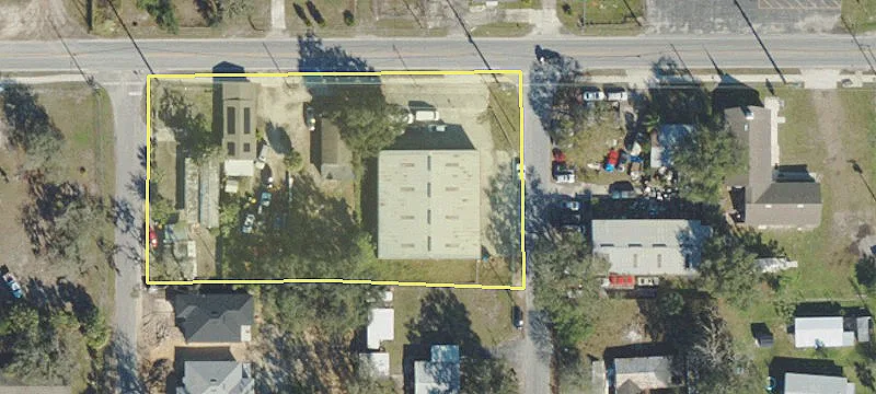 2425 Main St