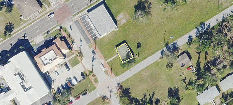404 Hargreaves Ave