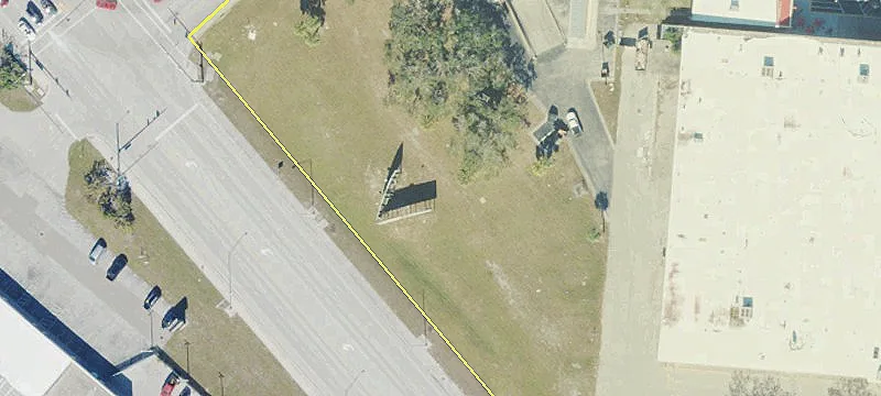 1555 Tamiami Trl