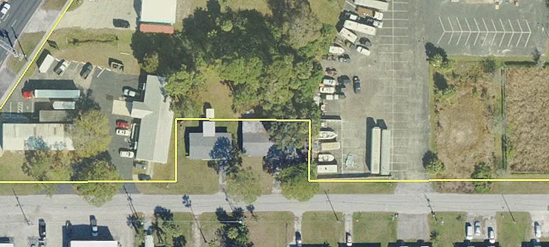 5821 Siesta Ln