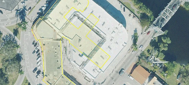 1 Royal Poinciana Blvd