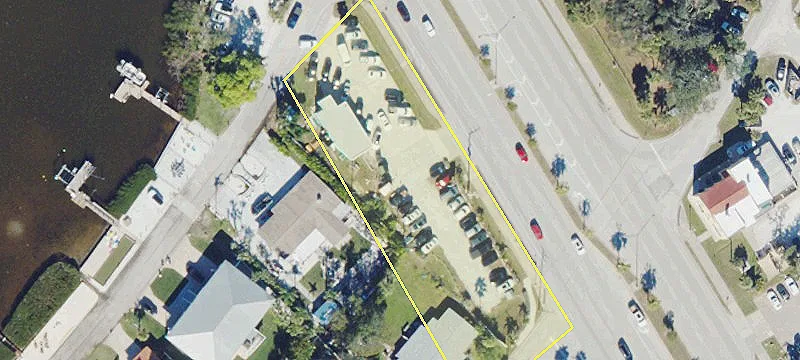 700 Tamiami S Trl