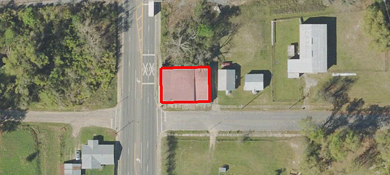 3134 Main St