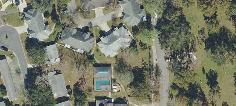 789 Lakeside Ct