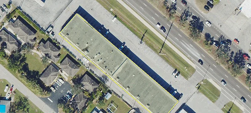 2395 Tamiami Trl