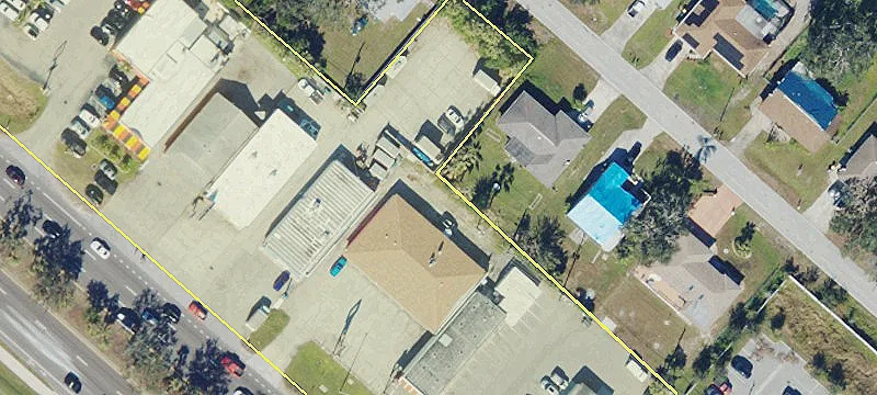 2414 Tamiami Trl