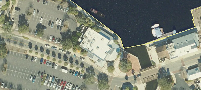1041 Lakeshore Dr