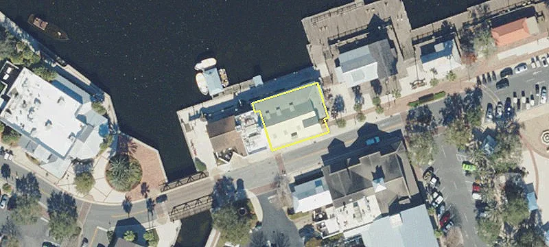 1015 Lakeshore Dr