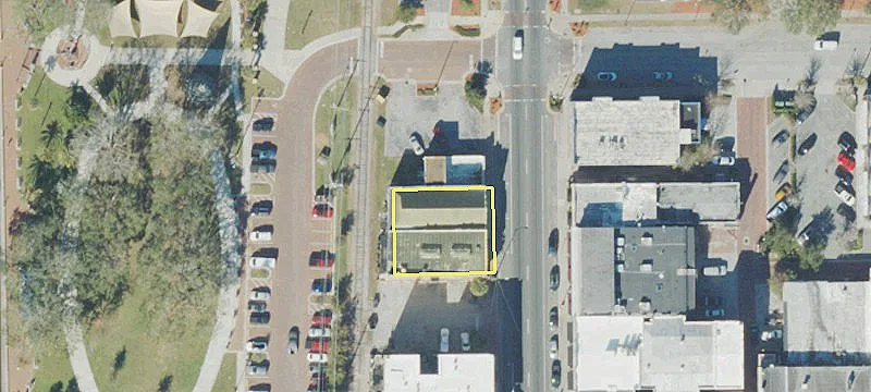 128 Bay St