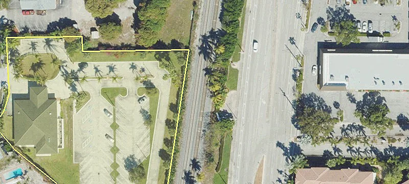 Railroad Ave