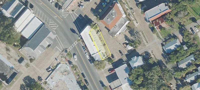 32 Ave D D