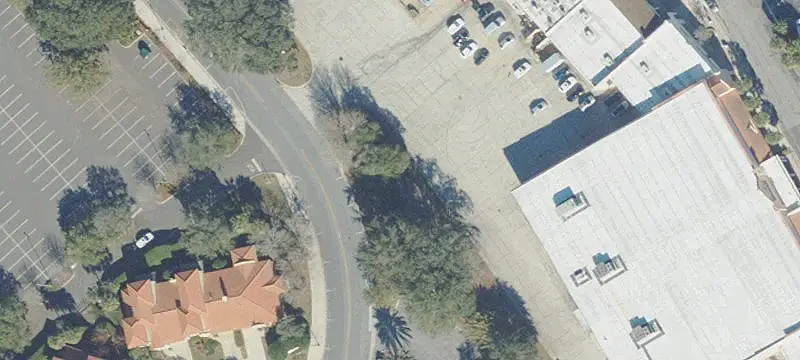 Alverez Ave