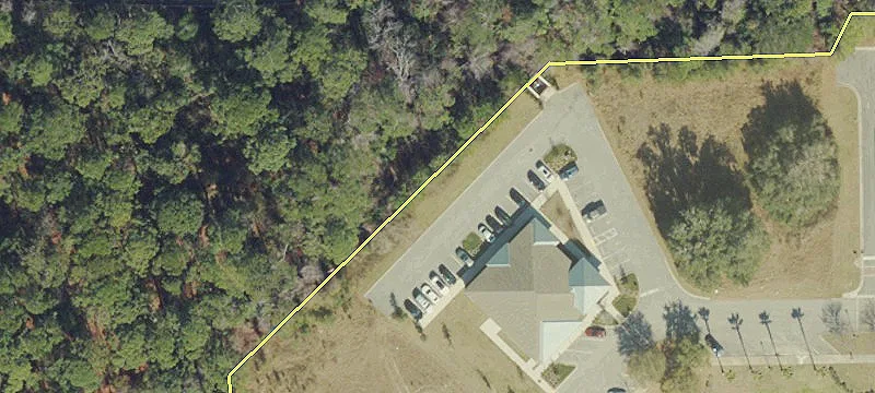 201 Vlg Oaks Dr