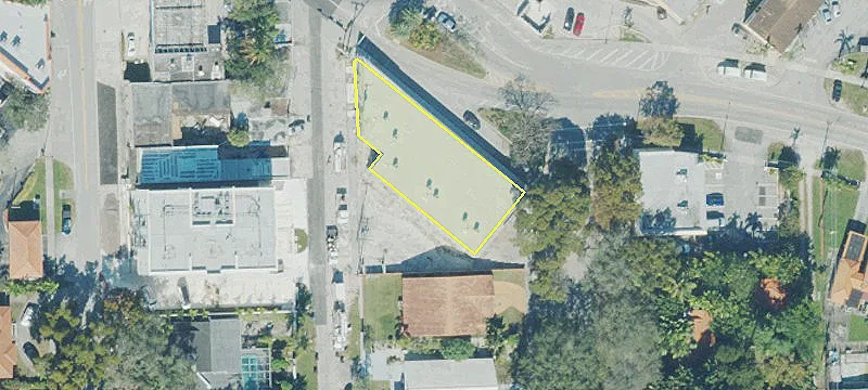 10 Royal Poinciana Blvd