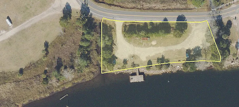 37 Riverside Dr