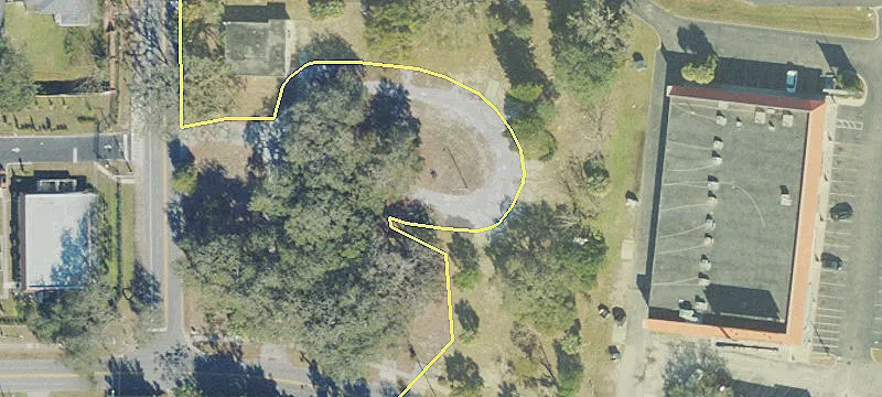 700 Whispering Oaks Cir