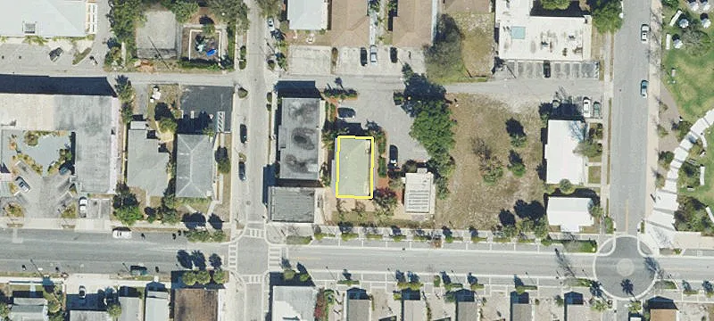 800 Sapodilla Ave
