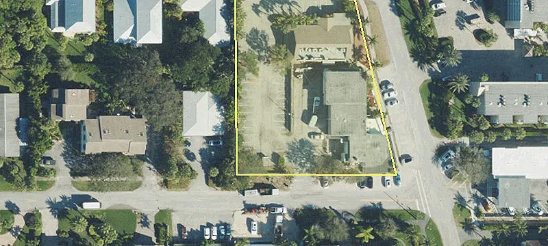 927 Coquina Ln