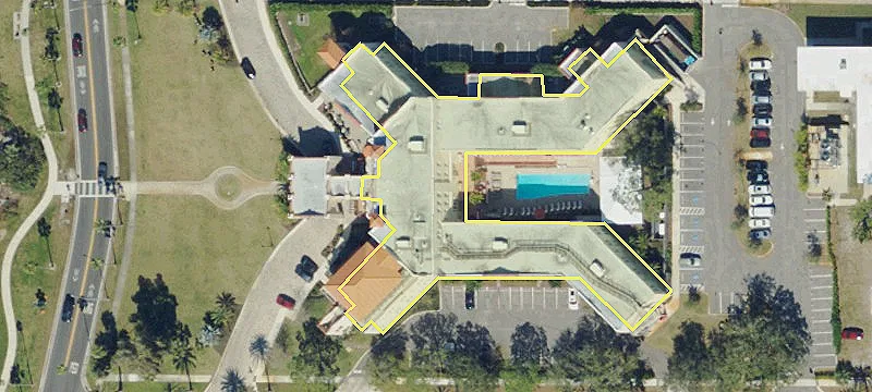 453 Edgewater Dr