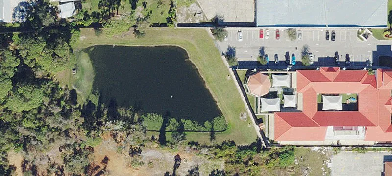 718 Tamiami Trl
