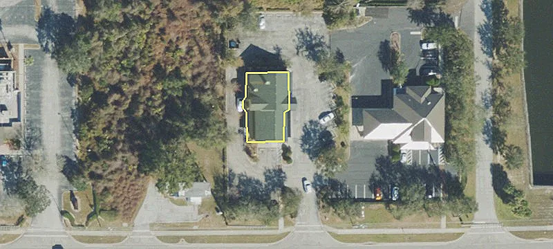 949 Saxon Blvd
