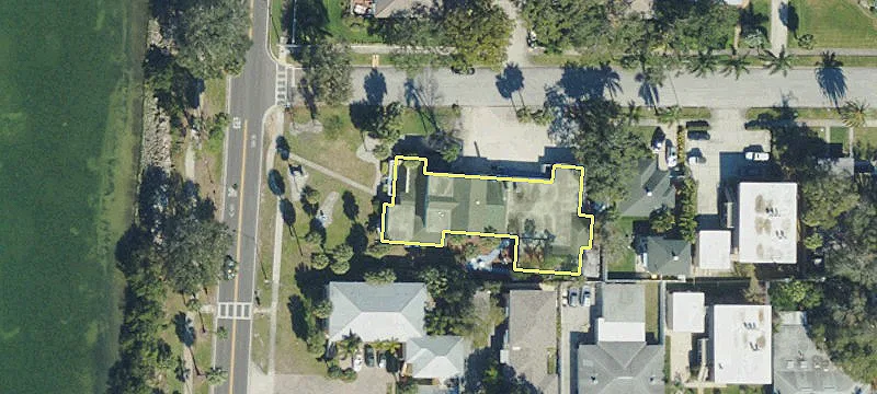 2057 Edgewater Dr