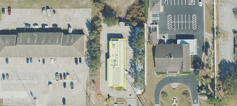 1221 Saxon Blvd