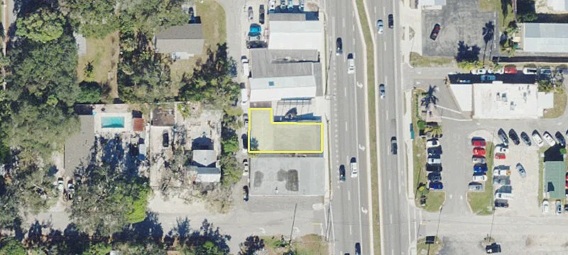 113 Tamiami Trl