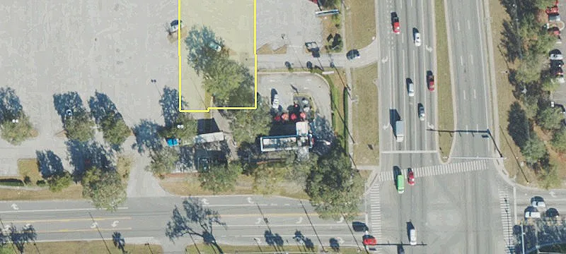 2490 Woodland Blvd