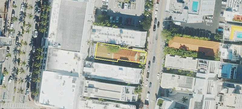 1228 Collins Ave