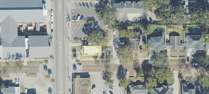 1901 Edgewater Dr