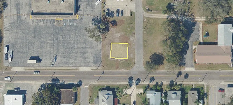 990 Main St