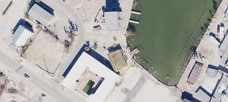 905 Estero Blvd