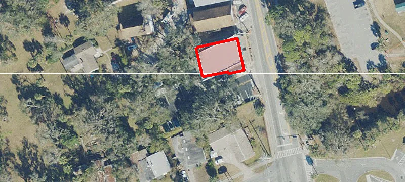 1112 Riverside Dr