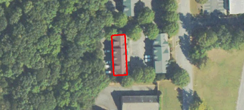 182 Ben Burton Cir1-200